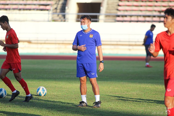Thiếu quân, tuyển Lào vẫn hăng say luyện tập chuẩn bị gặp tuyển Việt Nam tại AFF Cup 2020 - Ảnh 12.