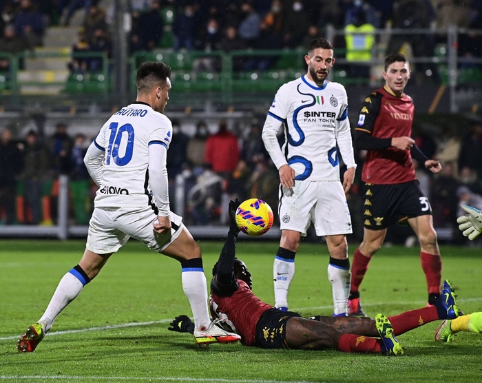 Inter Milan duy trì áp lực lên ngôi đầu bảng Serie A - Ảnh 3.