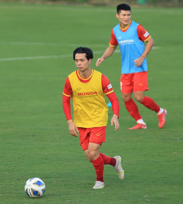 Đội tuyển Việt Nam tạo tinh thần thoải mái, lạc quan cho cầu thủ trước trận gặp tuyển Nhật Bản - Ảnh 7.
