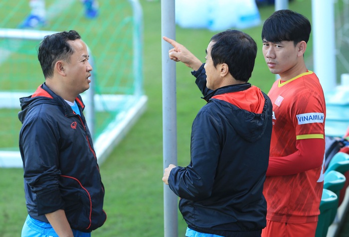 Đội tuyển Việt Nam tạo tinh thần thoải mái, lạc quan cho cầu thủ trước trận gặp tuyển Nhật Bản - Ảnh 2.