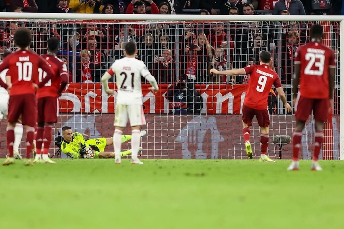 Thắng dễ Benfica, Bayern Munich chính thức giành vé vào vòng knock-out Champions League - Ảnh 6.