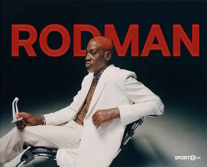 &quot;Bóc giá&quot; những bộ trang phục đắt tiền của Dennis Rodman với mái tóc đỏ như Hanamichi - Ảnh 1.