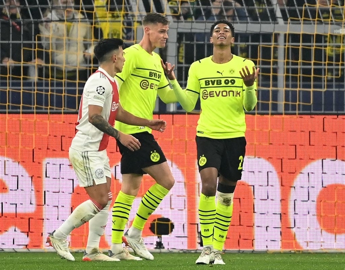 Mats Hummels nhận thẻ đỏ, Dortmund thua ngược Ajax ngay trên sân nhà - Ảnh 3.
