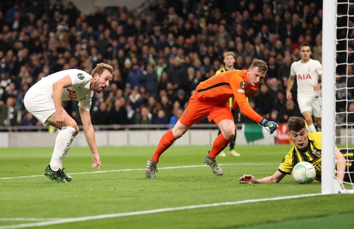 Tottenham hạ Vitesse trong ngày ra mắt của Conte ở trận cầu có 3 thẻ đỏ, 5 bàn thắng - Ảnh 5.