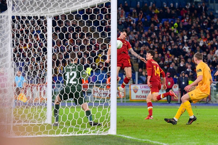 Roma của Mourinho thoát thua trên sân nhà trước &quot;tí hon&quot; Na Uy - Ảnh 6.