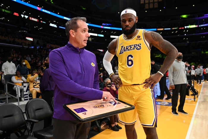 Los Angeles Lakers đối mặt lịch thi đấu đầy chông gai trong giai đoạn LeBron James nghỉ chấn thương  - Ảnh 2.