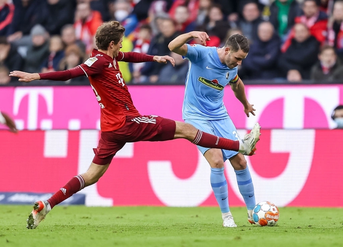 Ngắt mạch bất bại của Freiburg, Bayern Munich ngự trị trên ngôi đầu Bundesliga - Ảnh 7.