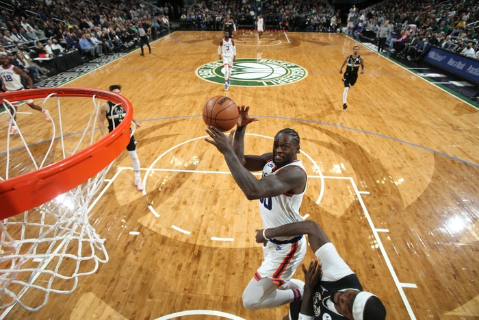 New York Knicks lội ngược dòng xuất sắc trước ĐKVĐ NBA ngay trên sân khách - Ảnh 2.