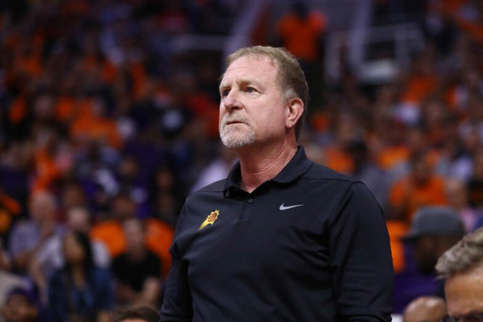 Chuyện động trời về ông chủ Phoenix Suns: Lợi dụng phụ nữ mang thai để chiêu mộ cầu thủ - Ảnh 3.