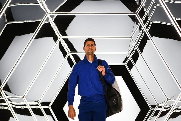 Djokovic thắng hú vía để vượt kỷ lục của huyền thoại Pete Sampras, tái đấu đối thủ đáng sợ ở chung kết Paris Masters - Ảnh 2.