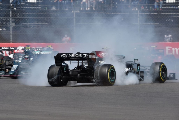 Cho ĐKVĐ Hamilton &quot;hít khói&quot;, Verstappen tiến gần chức vô địch F1 thế giới - Ảnh 2.