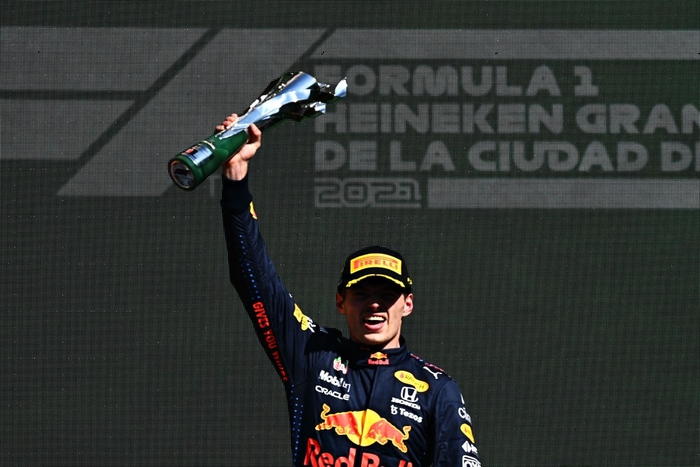 Cho ĐKVĐ Hamilton &quot;hít khói&quot;, Verstappen tiến gần chức vô địch F1 thế giới - Ảnh 5.