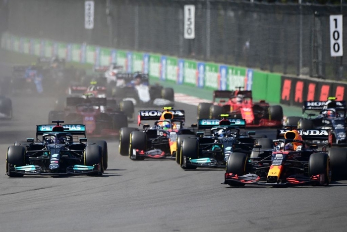 Cho ĐKVĐ Hamilton &quot;hít khói&quot;, Verstappen tiến gần chức vô địch F1 thế giới - Ảnh 1.