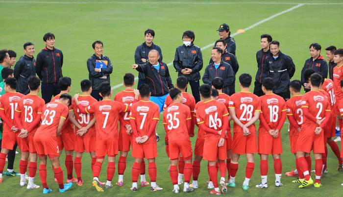 Công Phượng, Tiến Linh tích cực trò chuyện giúp tiền đạo U23 hòa nhập với ĐT Việt Nam - Ảnh 1.