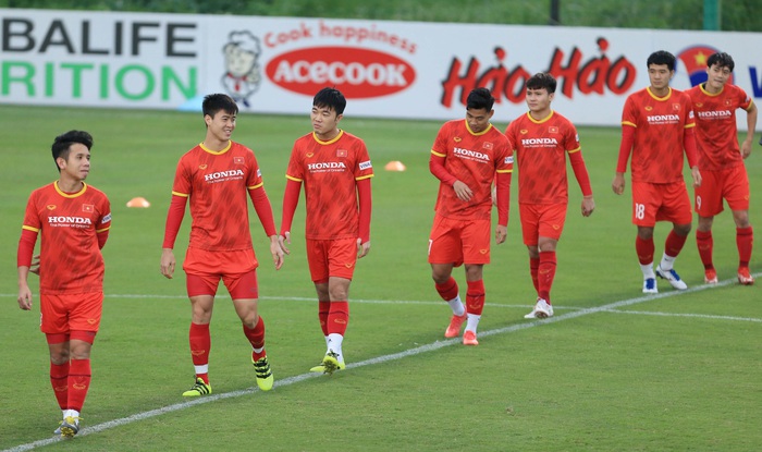 Công Phượng, Tiến Linh tích cực trò chuyện giúp tiền đạo U23 hòa nhập với ĐT Việt Nam - Ảnh 6.