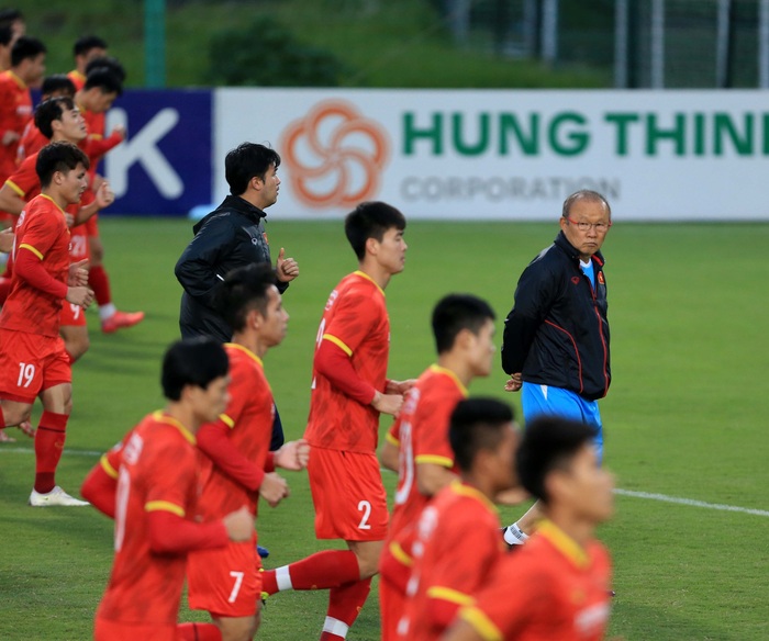 Công Phượng, Tiến Linh tích cực trò chuyện giúp tiền đạo U23 hòa nhập với ĐT Việt Nam - Ảnh 10.
