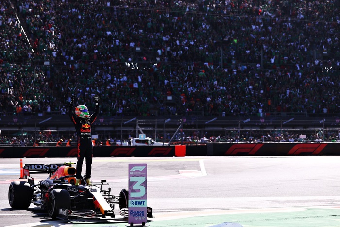 Cho ĐKVĐ Hamilton &quot;hít khói&quot;, Verstappen tiến gần chức vô địch F1 thế giới - Ảnh 4.