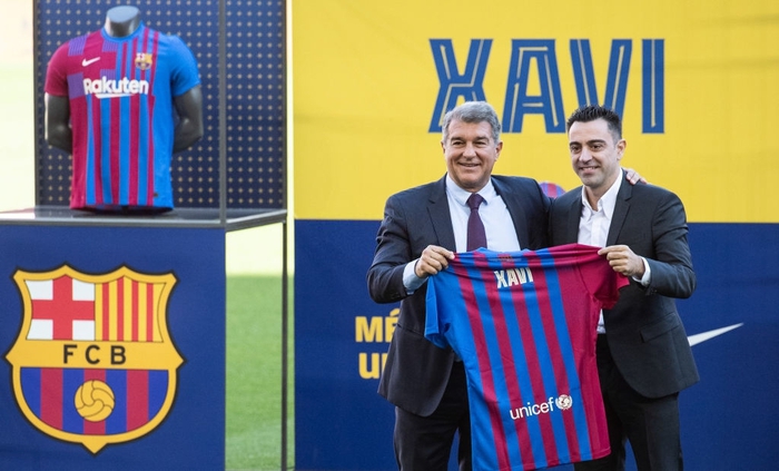 Xavi đã trở lại Barcelona với sứ mệnh xây dựng lại đội bóng thời niên thiếu
