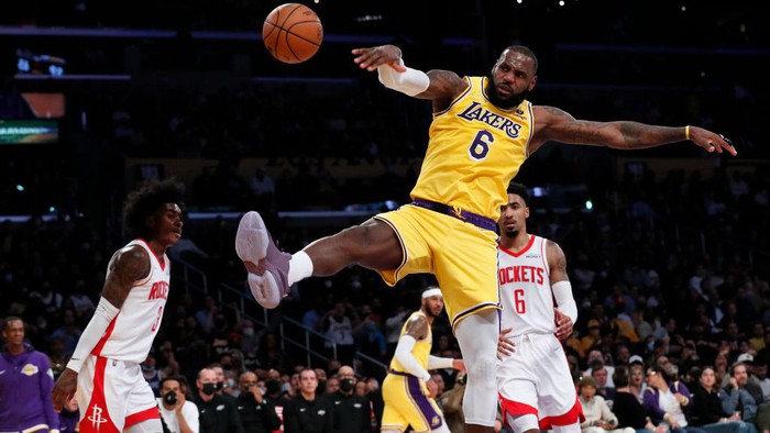 Chuyên gia cảnh báo LeBron James có thể phải nghỉ thi đấu dài hạn vì chấn thương - Ảnh 4.