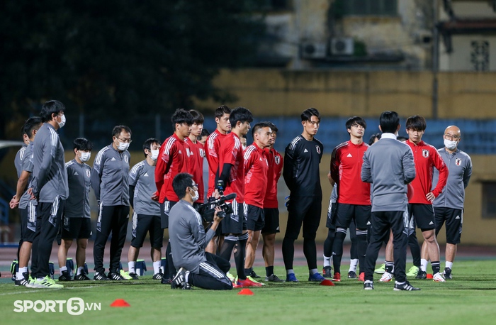 Hậu vệ tuyển Nhật Bản chấn thương, buổi tập thiếu vắng nhiều ngôi sao - Ảnh 1.