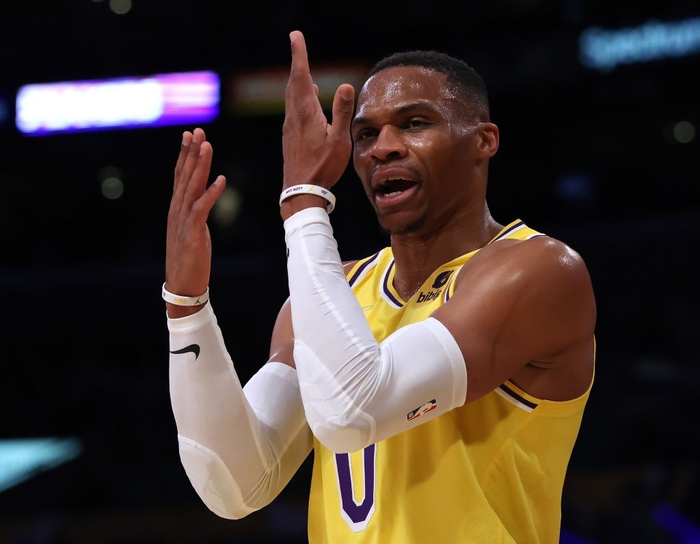 Cãi trọng tài, Los Angeles Lakers suýt thua trước màn quật khởi của Charlotte Hornets - Ảnh 3.