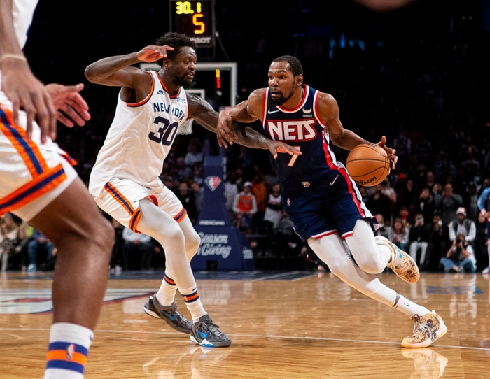 Brooklyn Nets &quot;toát mồ hôi hột&quot;, thắng nhọc New York Knicks nhờ màn tỏa sáng của James Harden - Ảnh 1.