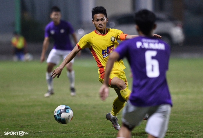 Sự trở lại ngọt ngào của cựu cầu thủ U19 Việt Nam, từng ra mắt V.League rồi rời sân chỉ sau... 16 phút  - Ảnh 1.