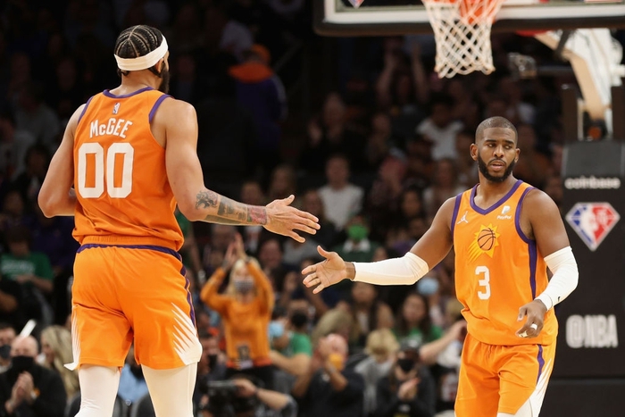 JaVale McGee &quot;hồi xuân&quot;, Phoenix Suns nhấn chìm Boston Celtics với cách biệt 21 điểm - Ảnh 2.