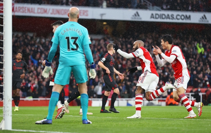 Thắng dễ Southampton, Arsenal tạm trở lại vị trí thứ 5 - Ảnh 2.