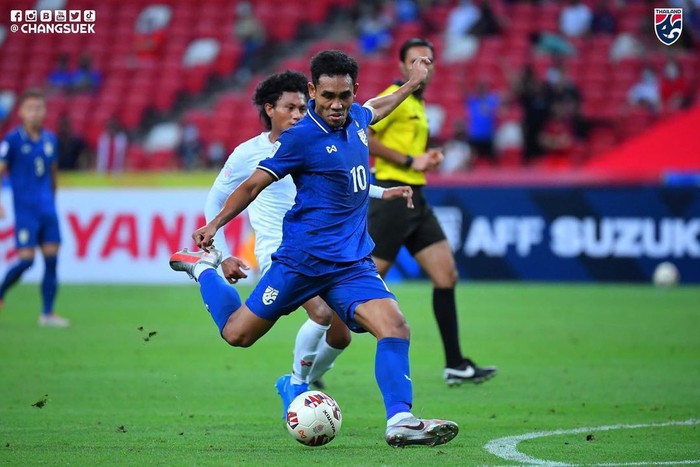 Tiền đạo tuyển Thái Lan san bằng kỷ lục săn bàn vĩ đại ở AFF Cup - Ảnh 2.
