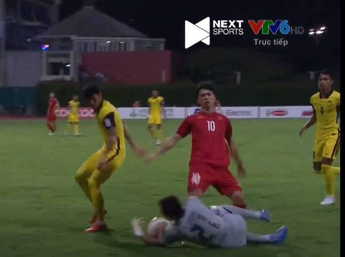 Trực tiếp ĐT Việt Nam 0-0 ĐT Malaysia: Công Phượng bỏ lỡ đáng tiếc  - Ảnh 1.