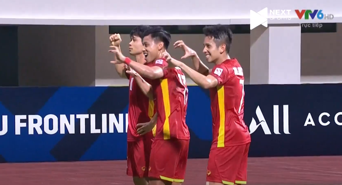 Trực tiếp ĐT Việt Nam 2-0 ĐT Malaysia: Quang Hải, Công Phượng liên tục nổ súng - Ảnh 1.