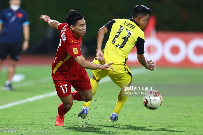 Trực tiếp ĐT Việt Nam 2-0 ĐT Malaysia: Quang Hải, Công Phượng liên tục nổ súng - Ảnh 2.