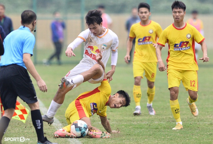 Vất vả hòa Thanh Hóa, HAGL hú vía vào vòng chung kết giải U21 Quốc gia - Ảnh 2.