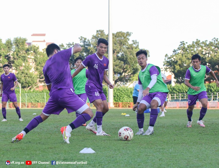 Trụ cột tuyển Việt Nam tập nhẹ hồi phục sau trận thắng tuyển Malaysia - Ảnh 5.