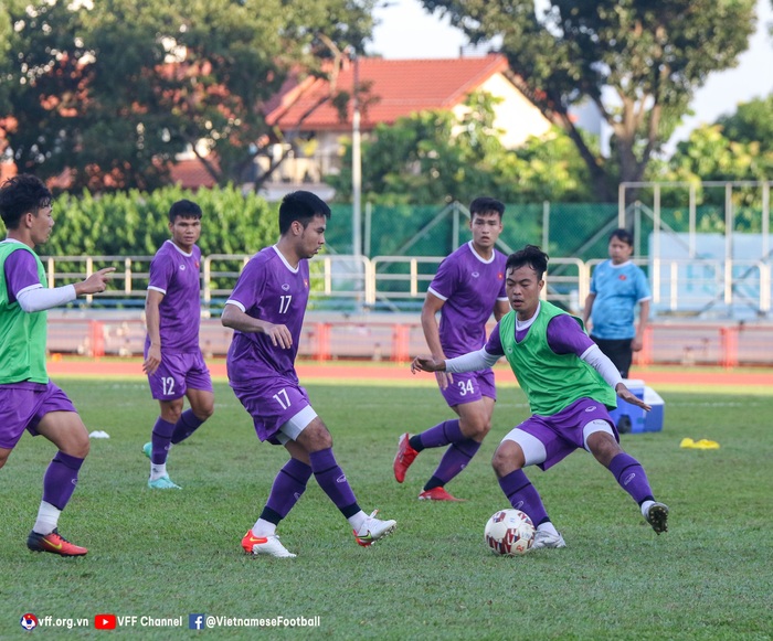 Trụ cột tuyển Việt Nam tập nhẹ hồi phục sau trận thắng tuyển Malaysia - Ảnh 27.