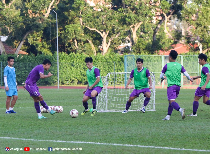 Trụ cột tuyển Việt Nam tập nhẹ hồi phục sau trận thắng tuyển Malaysia - Ảnh 4.