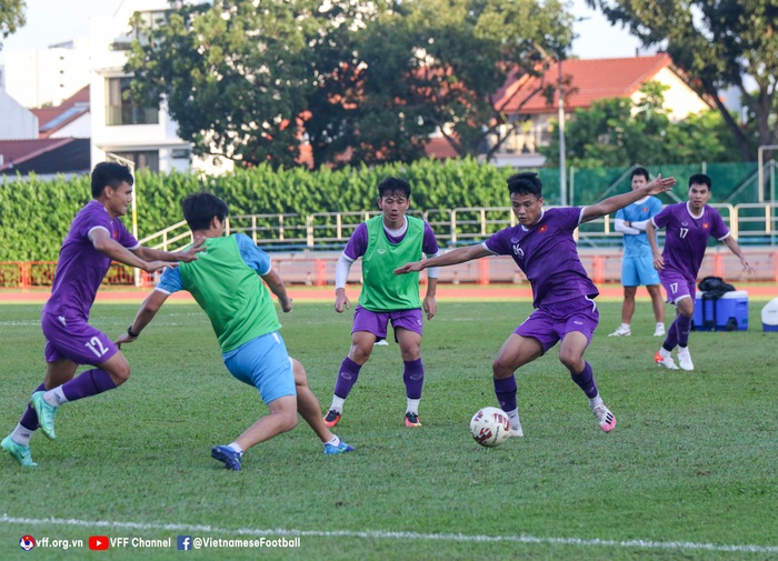 Trụ cột tuyển Việt Nam tập nhẹ hồi phục sau trận thắng tuyển Malaysia - Ảnh 11.