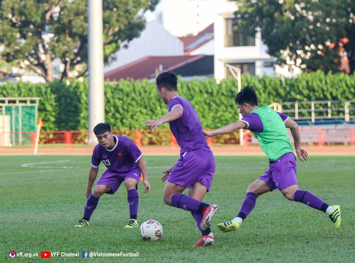 Trụ cột tuyển Việt Nam tập nhẹ hồi phục sau trận thắng tuyển Malaysia - Ảnh 7.