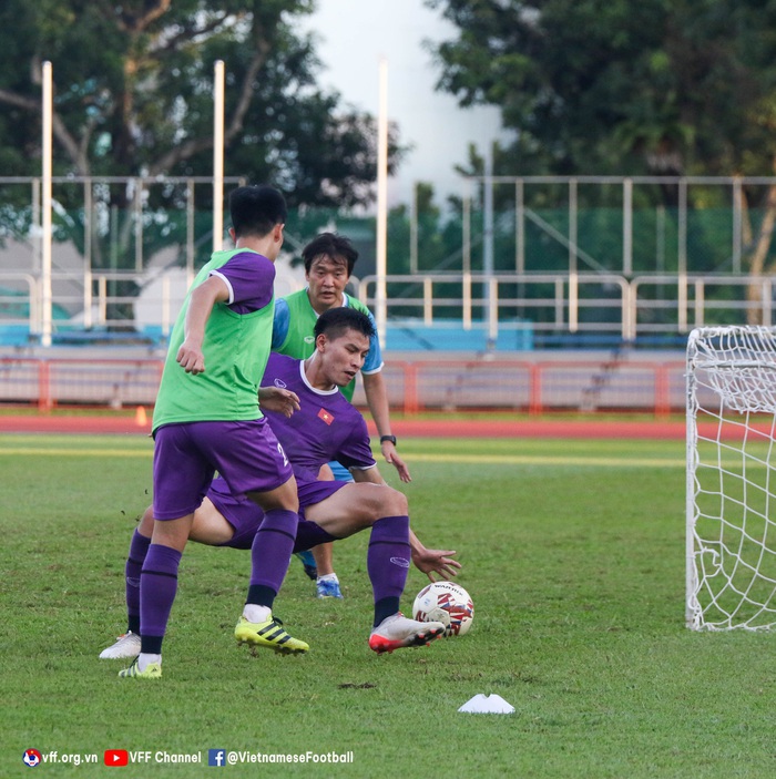 Trụ cột tuyển Việt Nam tập nhẹ hồi phục sau trận thắng tuyển Malaysia - Ảnh 10.