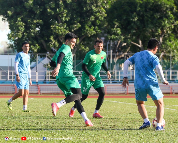 Trụ cột tuyển Việt Nam tập nhẹ hồi phục sau trận thắng tuyển Malaysia - Ảnh 18.
