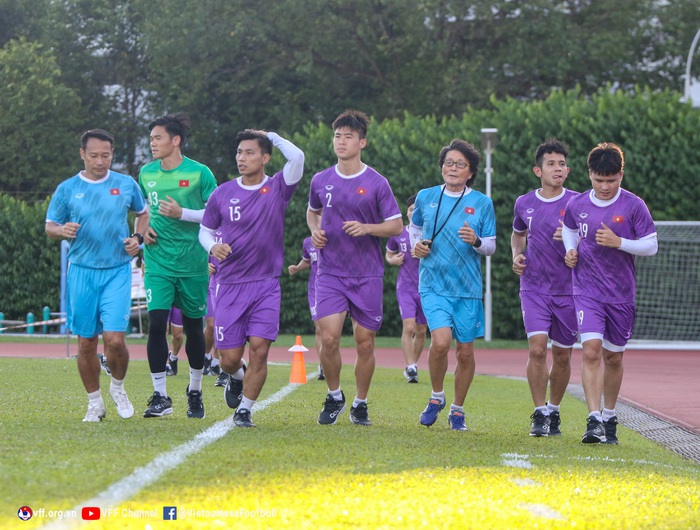 Trụ cột tuyển Việt Nam tập nhẹ hồi phục sau trận thắng tuyển Malaysia - Ảnh 20.