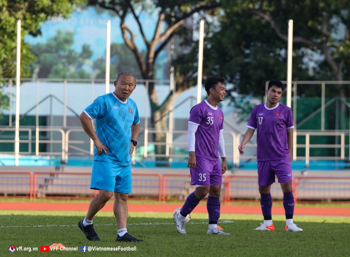 Trụ cột tuyển Việt Nam tập nhẹ hồi phục sau trận thắng tuyển Malaysia - Ảnh 23.