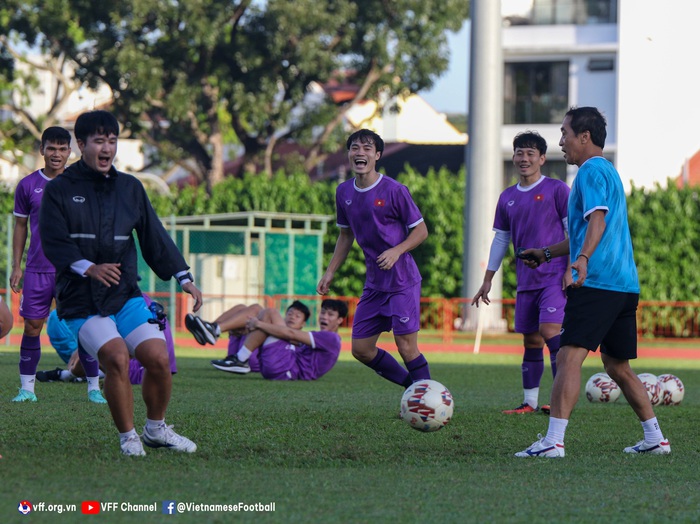 Trụ cột tuyển Việt Nam tập nhẹ hồi phục sau trận thắng tuyển Malaysia - Ảnh 6.