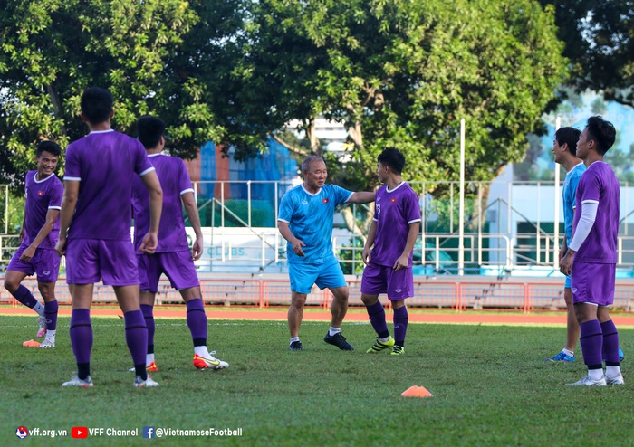 Trụ cột tuyển Việt Nam tập nhẹ hồi phục sau trận thắng tuyển Malaysia - Ảnh 13.