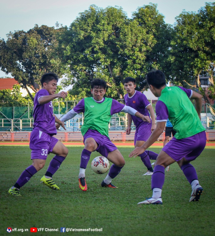 Trụ cột tuyển Việt Nam tập nhẹ hồi phục sau trận thắng tuyển Malaysia - Ảnh 24.