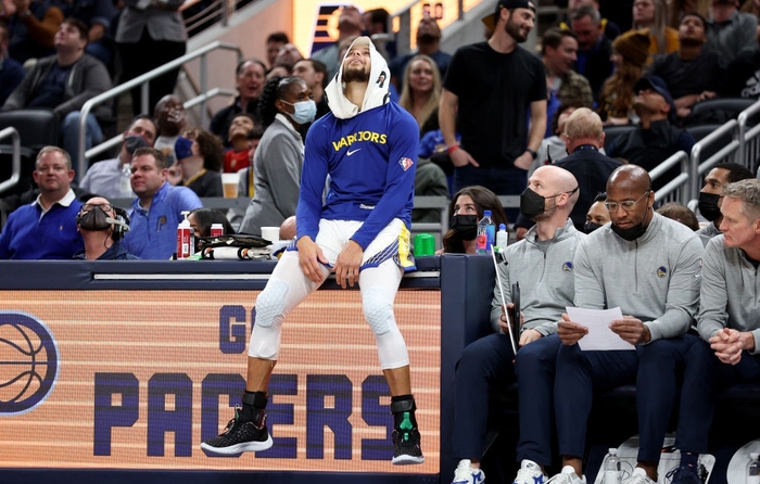Stephen Curry đưa Golden State Warriors tới thắng lợi sát nút trong ngày tiệm cận kỷ lục - Ảnh 1.