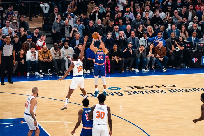 Madison Square Garden bùng nổ chứng kiến khoảnh khắc lịch sử của Stephen Curry - Ảnh 3.