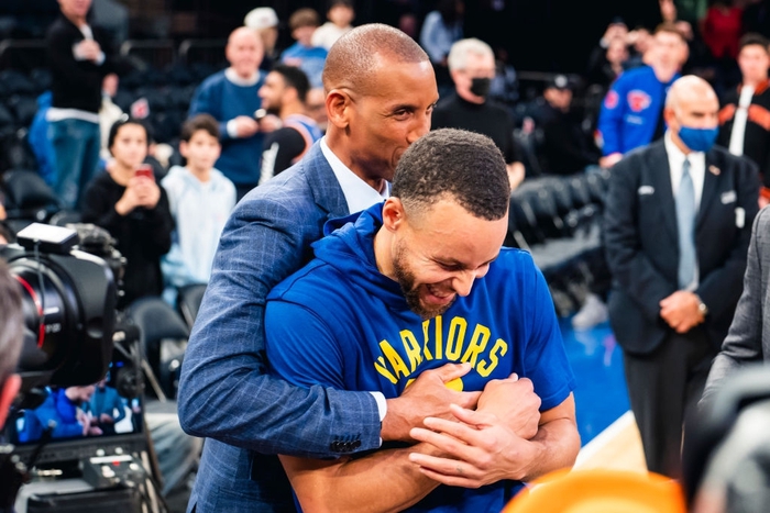 Madison Square Garden bùng nổ chứng kiến khoảnh khắc lịch sử của Stephen Curry - Ảnh 9.