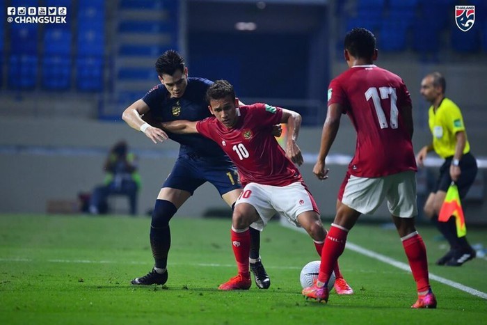 Nhìn lại trận đấu &quot;võ thuật&quot; của tuyển Indonesia trước đội tuyển Việt Nam tại vòng loại 2 World Cup 2022 khiến Tuấn Anh phải tập tễnh rời sân - Ảnh 2.